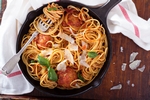 fot. Spaghetti z pulpecikami w sosie pomidorowym